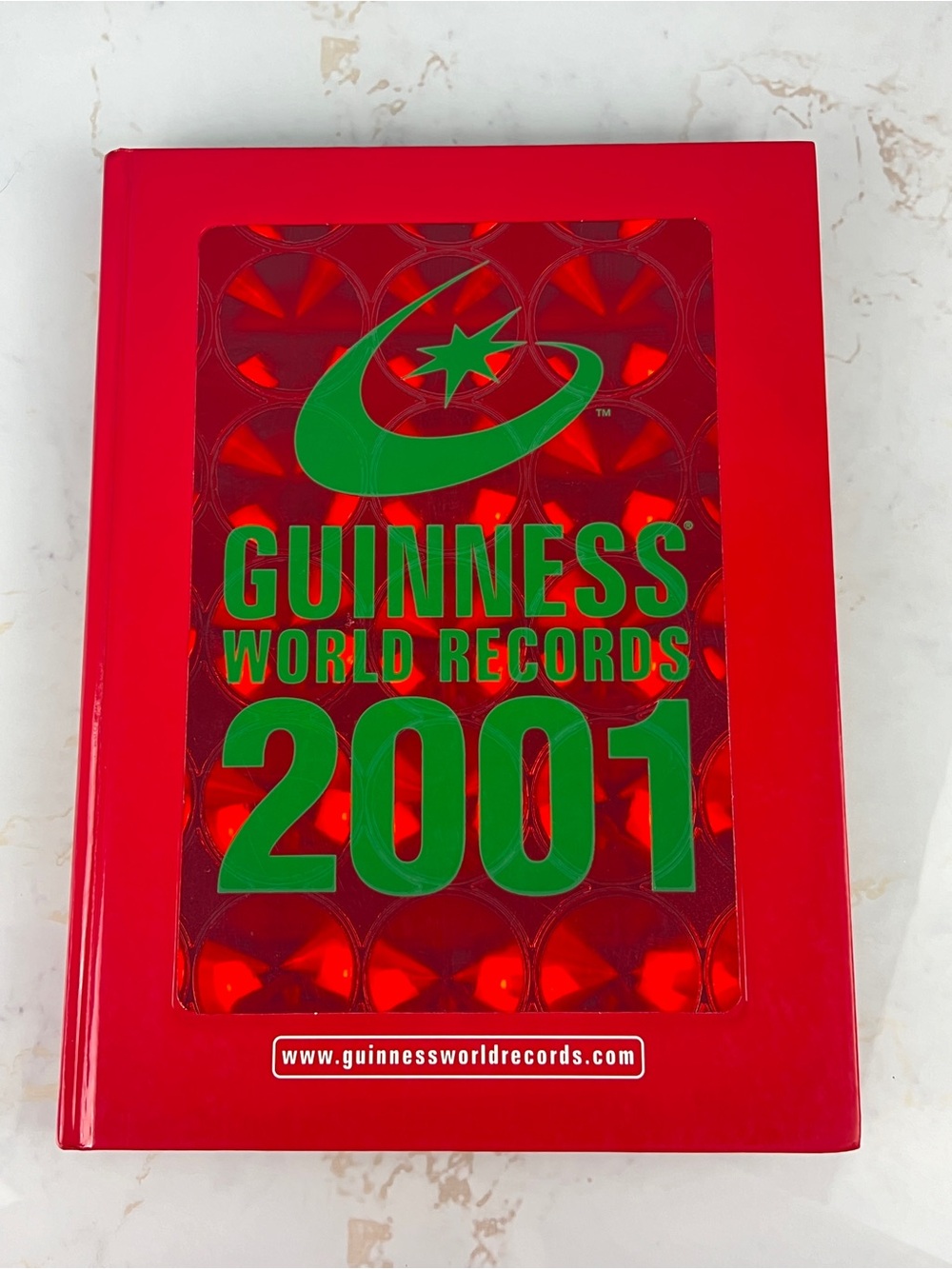 Guinness Book of World Records 2001 Coffee Table Book Hardcover Red Collectible